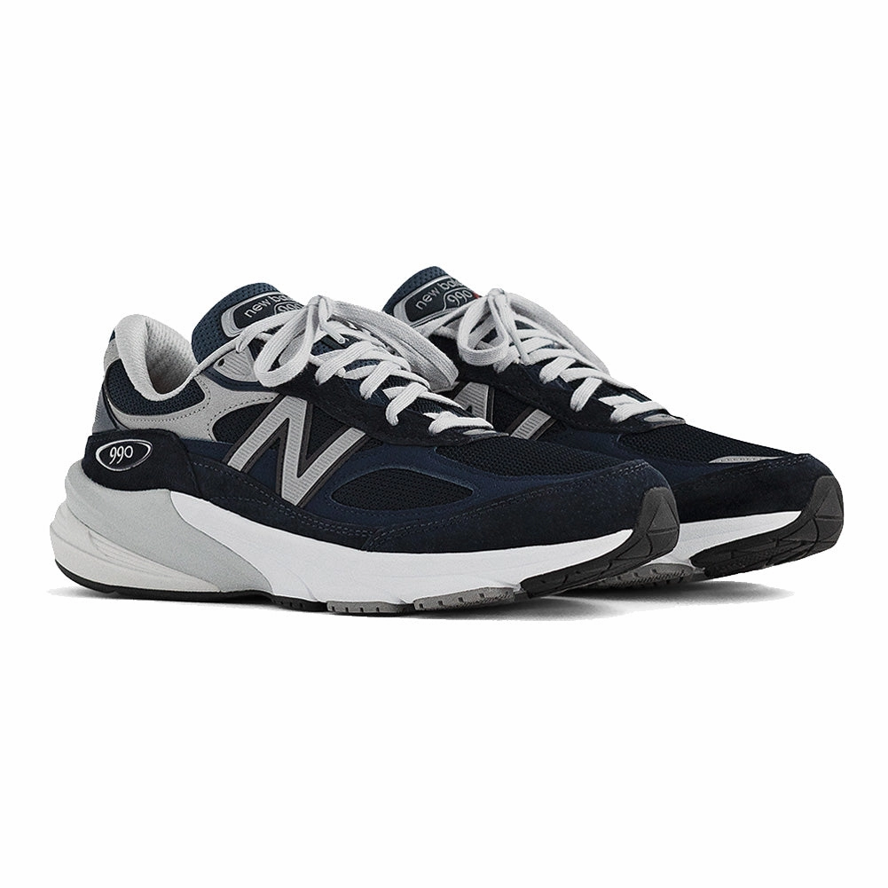 Adjustable closure features New Balance 990v6