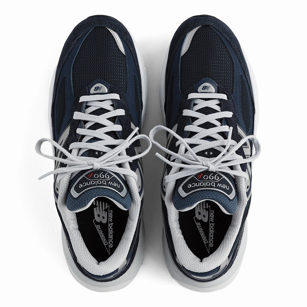 Adjustable closure features New Balance 990v6