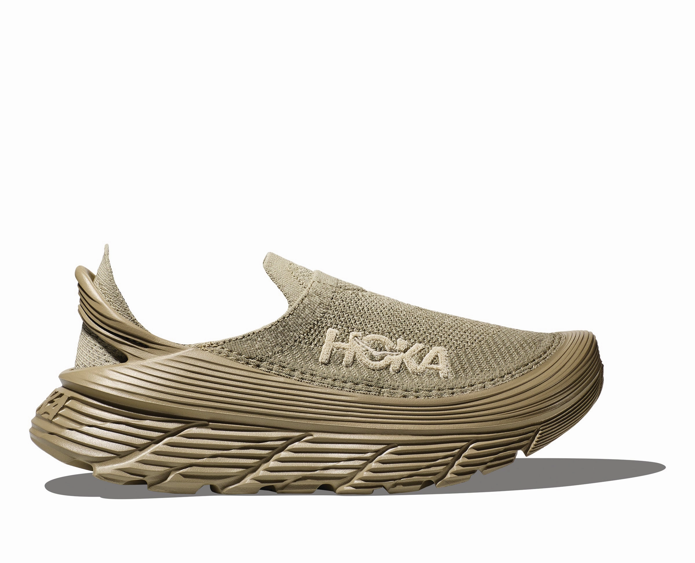 Breathable mesh construction U Hoka Restore TC