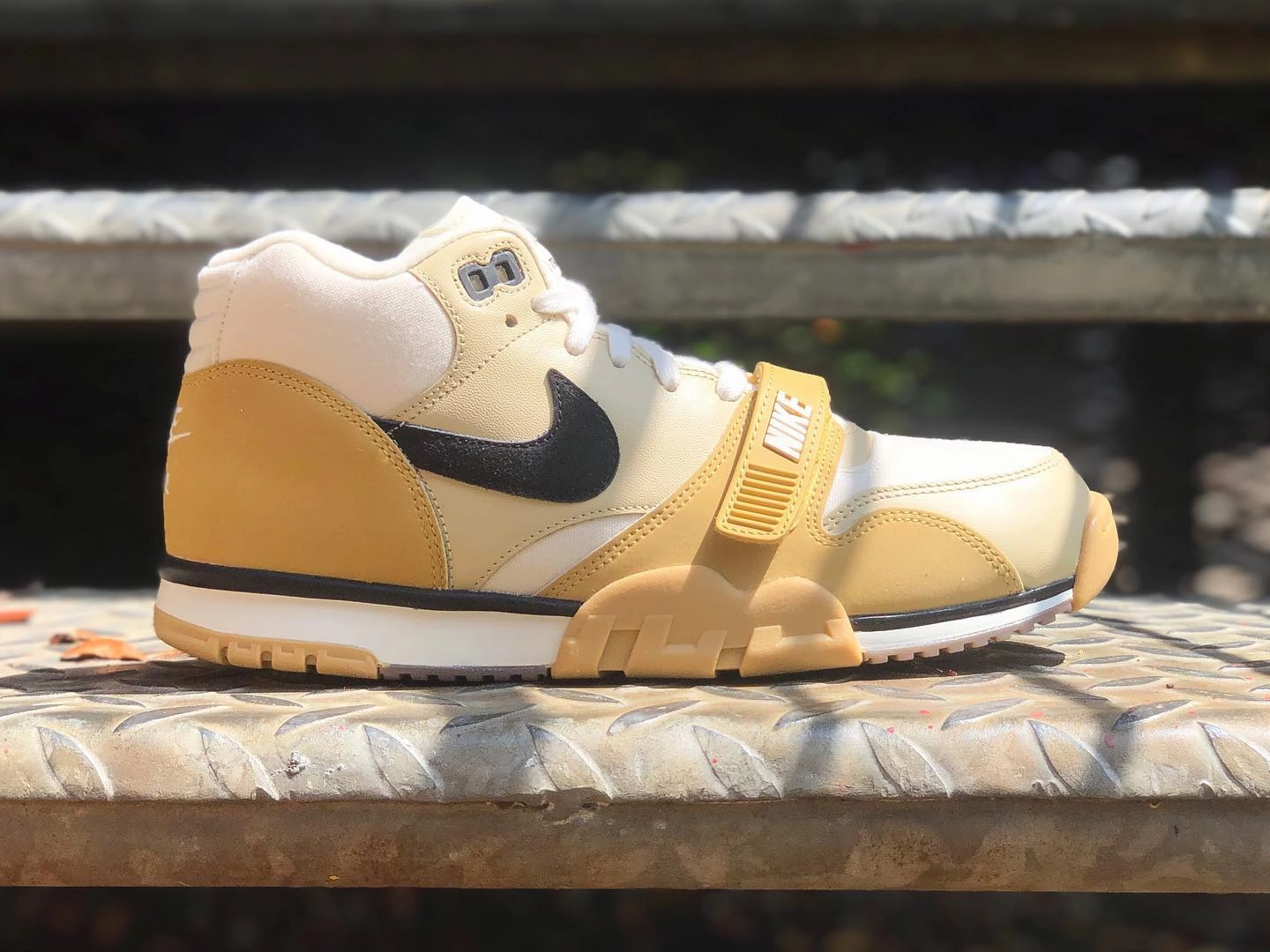 Durable stitching work NIKE - Air Trainer 1 - Coconut Milk/Team Gold/Sail - Men's [DV7201 100]