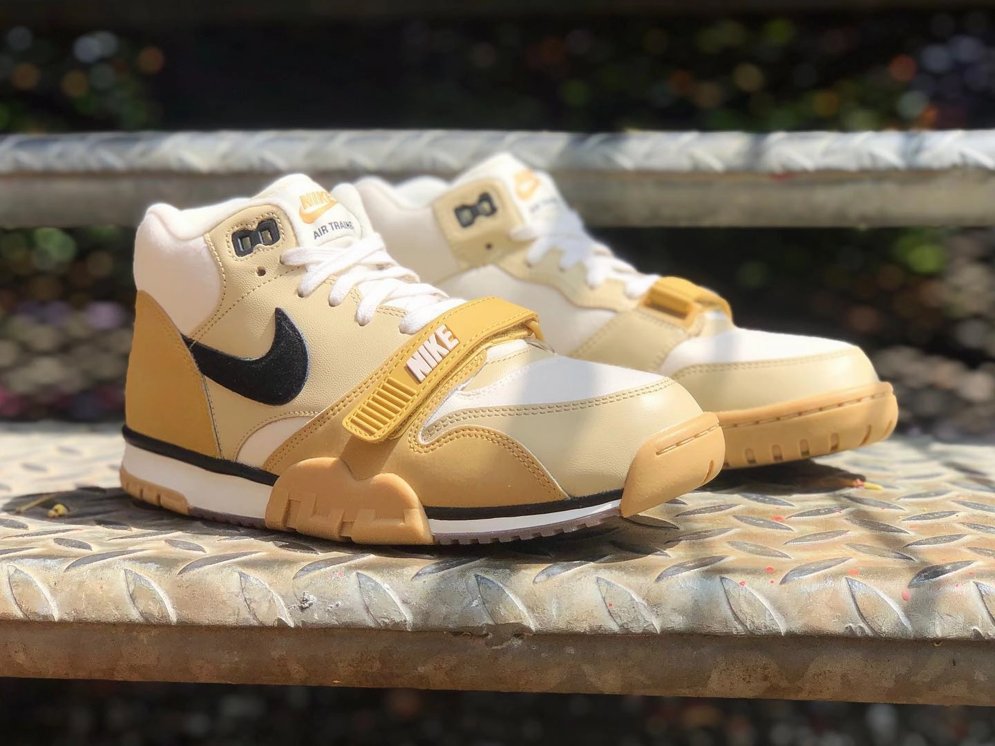 Durable stitching work NIKE - Air Trainer 1 - Coconut Milk/Team Gold/Sail - Men's [DV7201 100]
