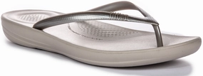 Home Lounge Gear Fitflop Iqushion Ergono In Silver For Women