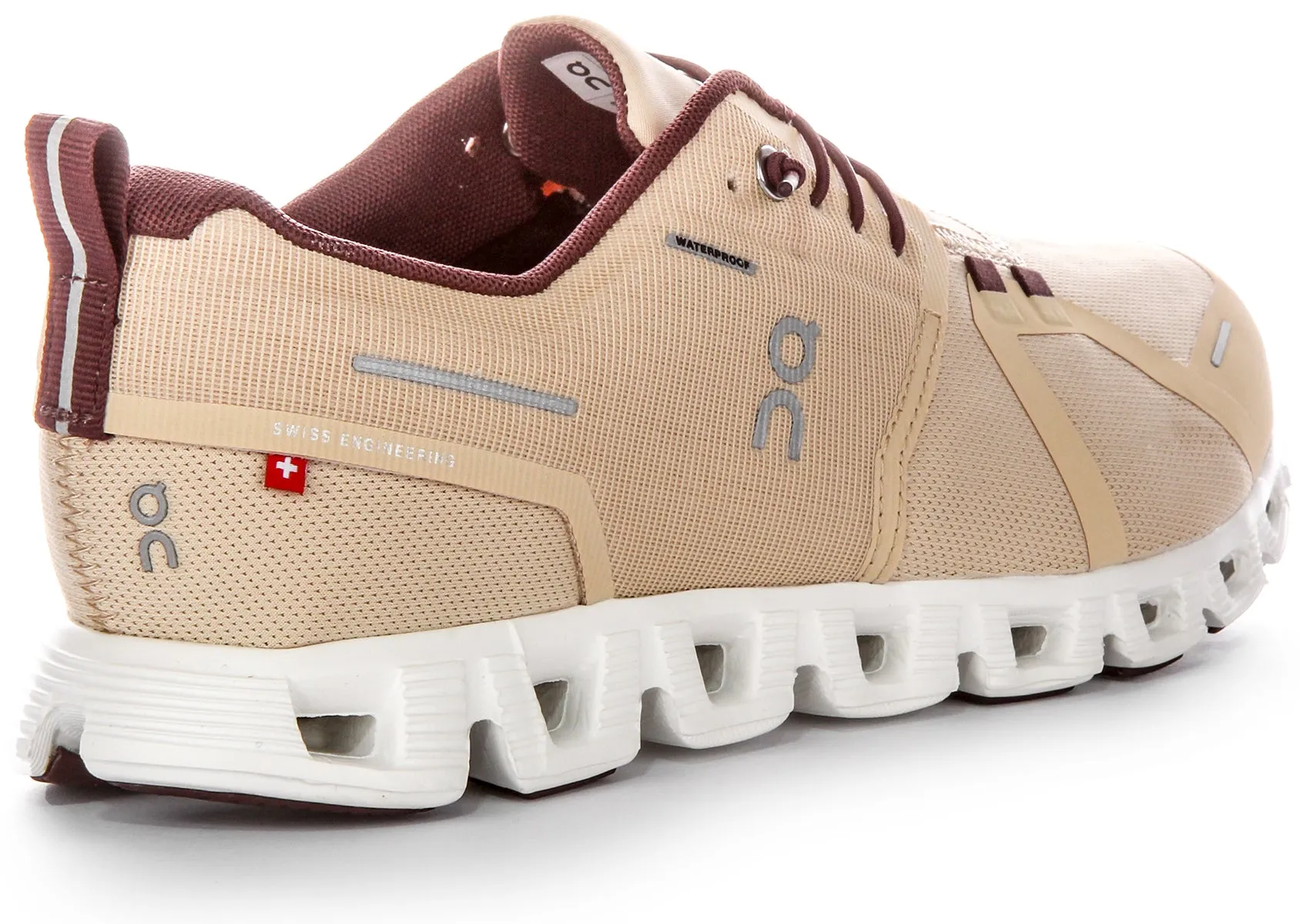 Grip Pattern On Running Cloud 5 Waterproof In Ivory For Men