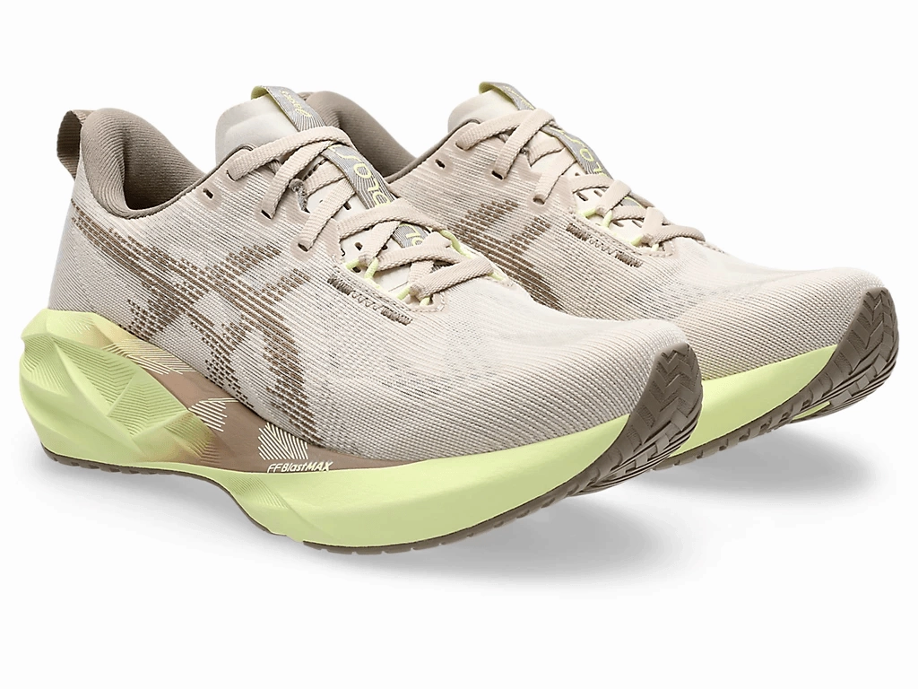 Lightweight Build ASICS - Novablast 5 - Mineral Beige - Women's [1012B765 250]