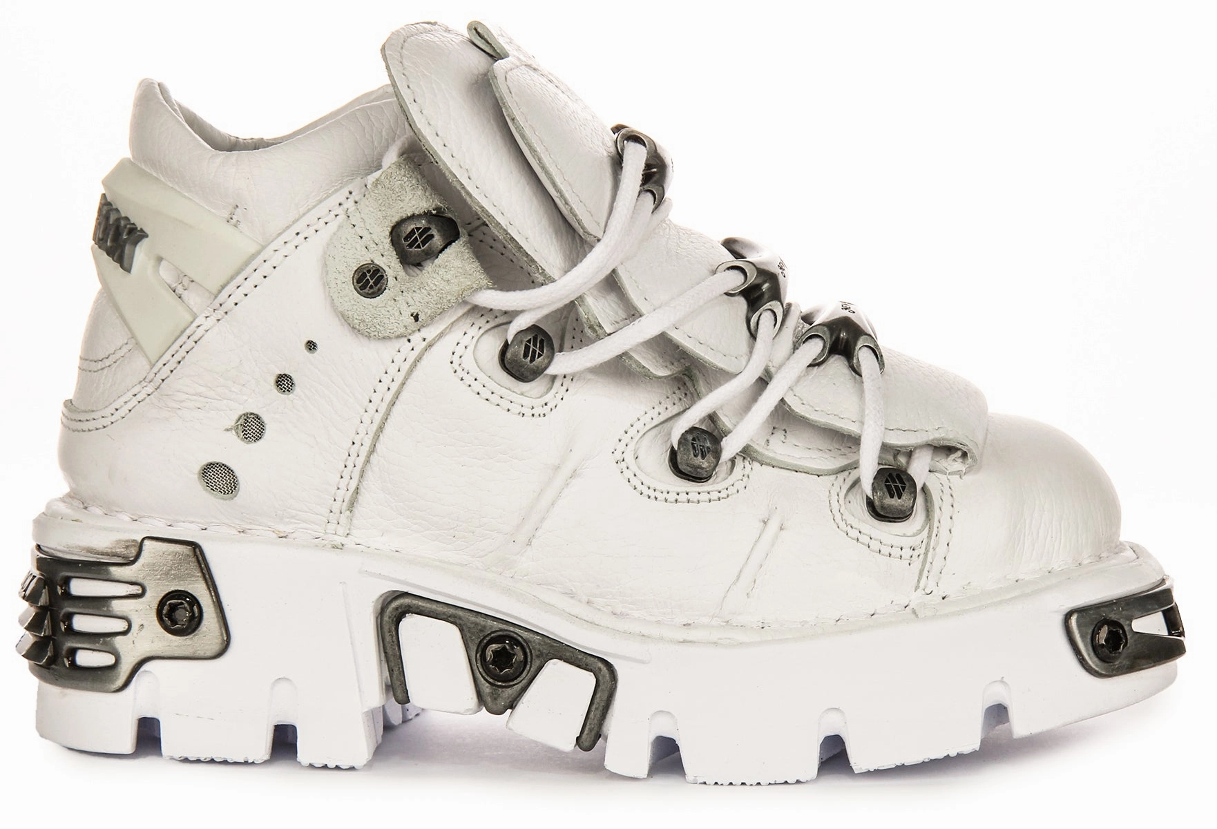 Newrock 106 Reactor Boots In White Leather Trail Balance Boots