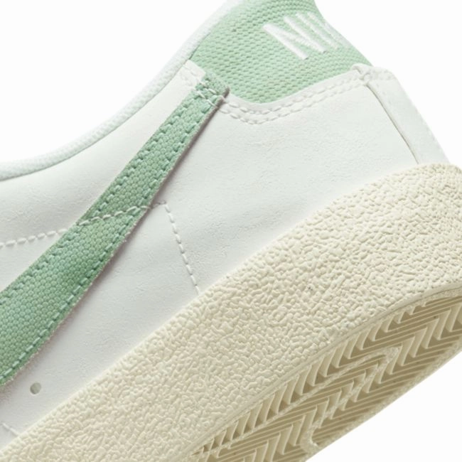 NIKE - Blazer Low 77 Premium - Certified Fresh - Unisex [DO9799 100] Secure Closure