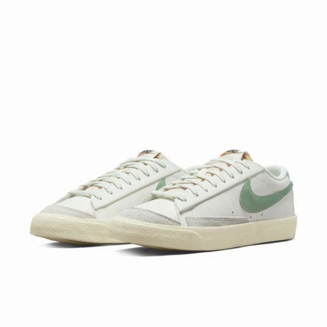 running for a way to stay focused NIKE - Blazer Low 77 Premium - Certified Fresh - Unisex [DO9799 100]