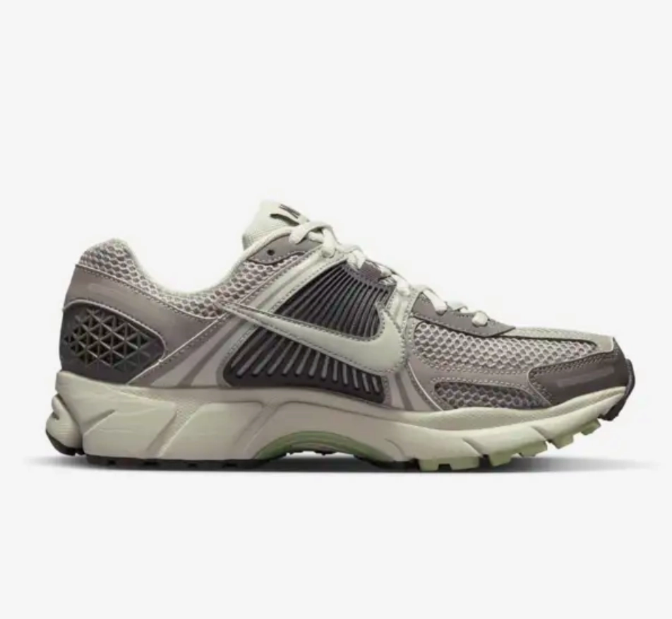 NIKE - Zoom Vomero 5 - Cobblestone/Flat Pewter - Women's [FB8825 001] Streamlined