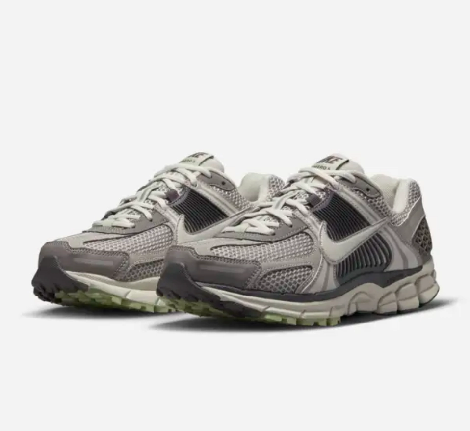 NIKE - Zoom Vomero 5 - Cobblestone/Flat Pewter - Women's [FB8825 001] Streamlined