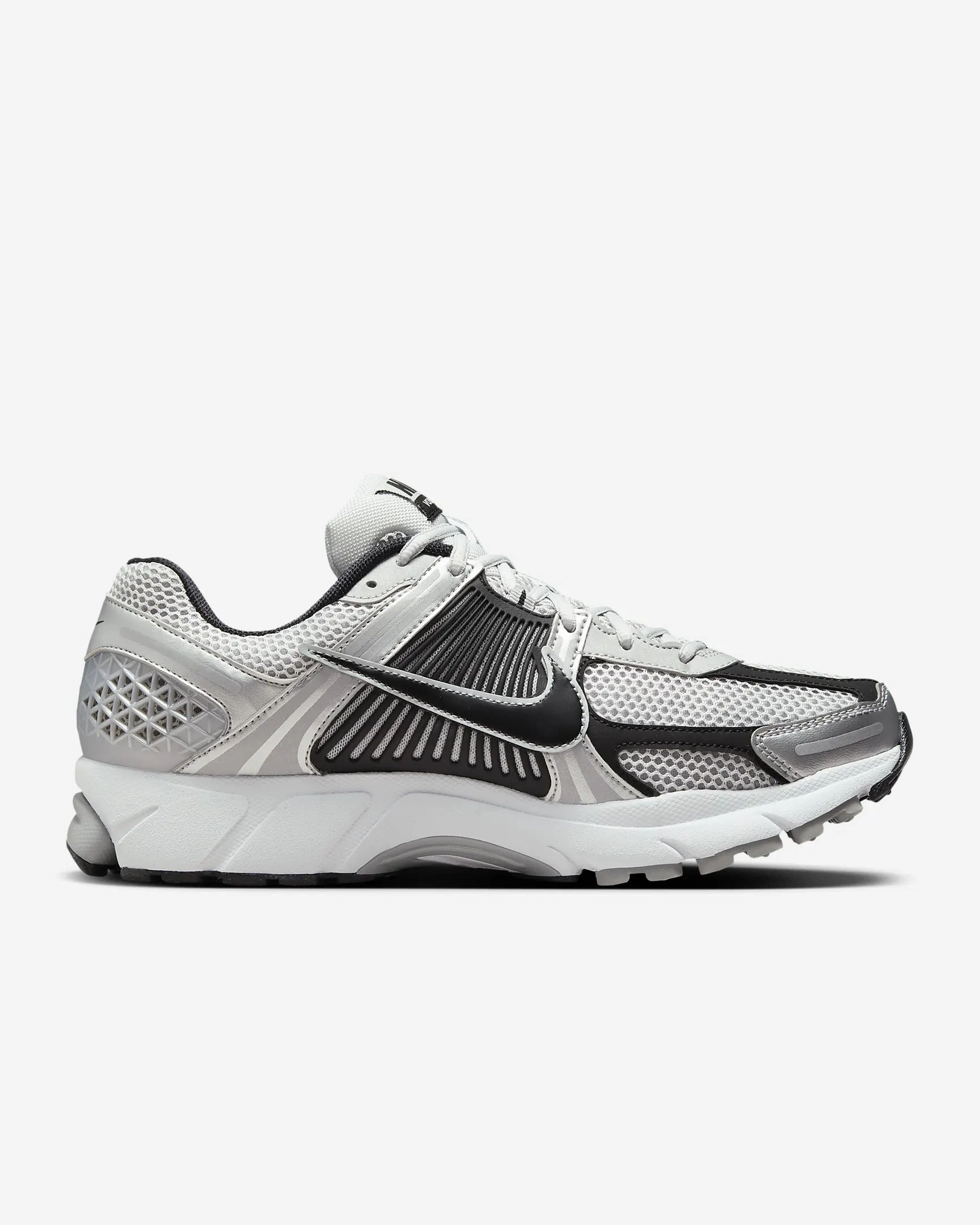 running strength training Warmup Session NIKE - Zoom Vomero 5 - Metallic Silver - Unisex [FJ4151 004]