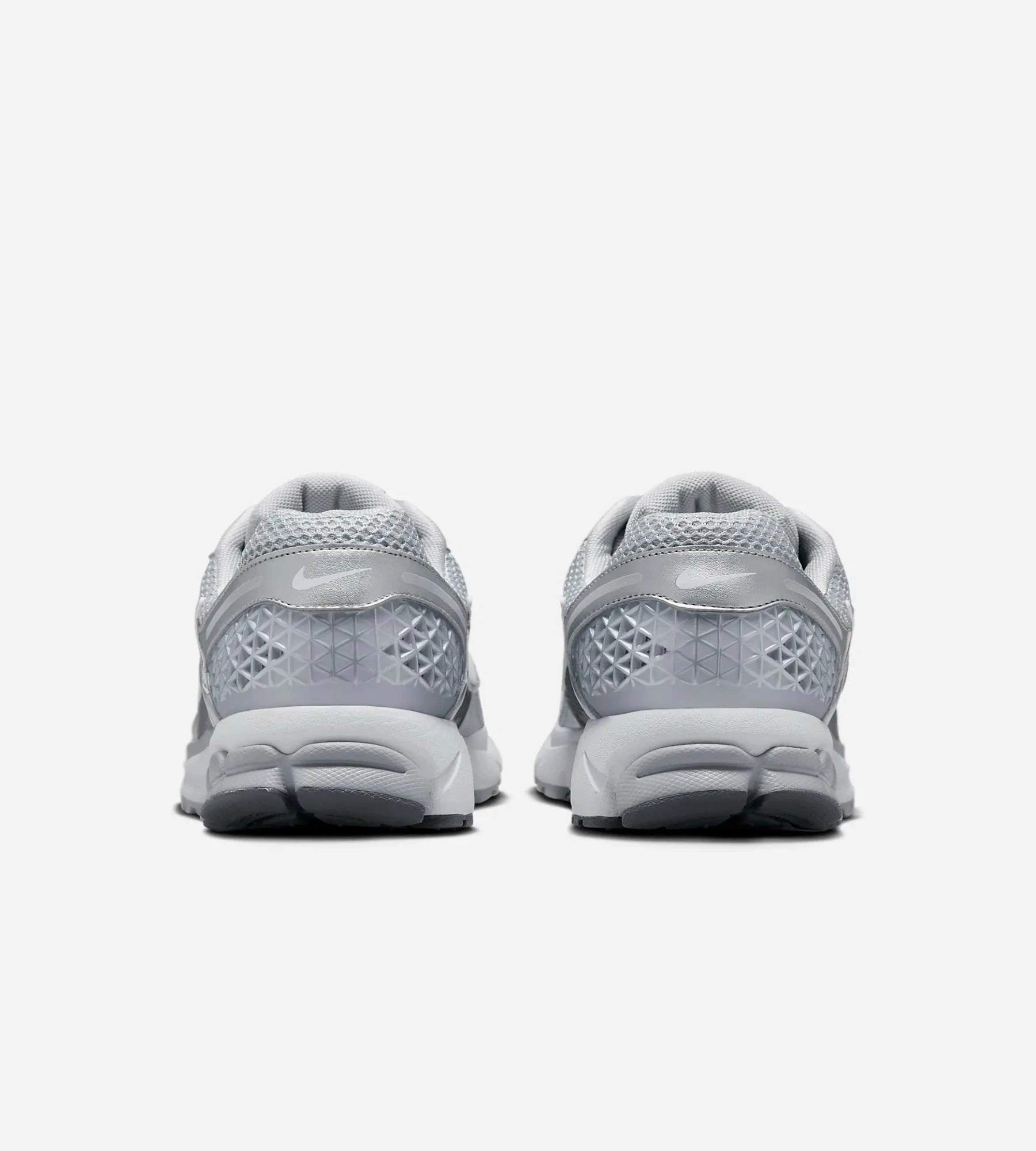 NIKE - Zoom Vomero 5 - Wolf Grey/Metallic Silver - Unisex [FJ4151 003] Outsole Power