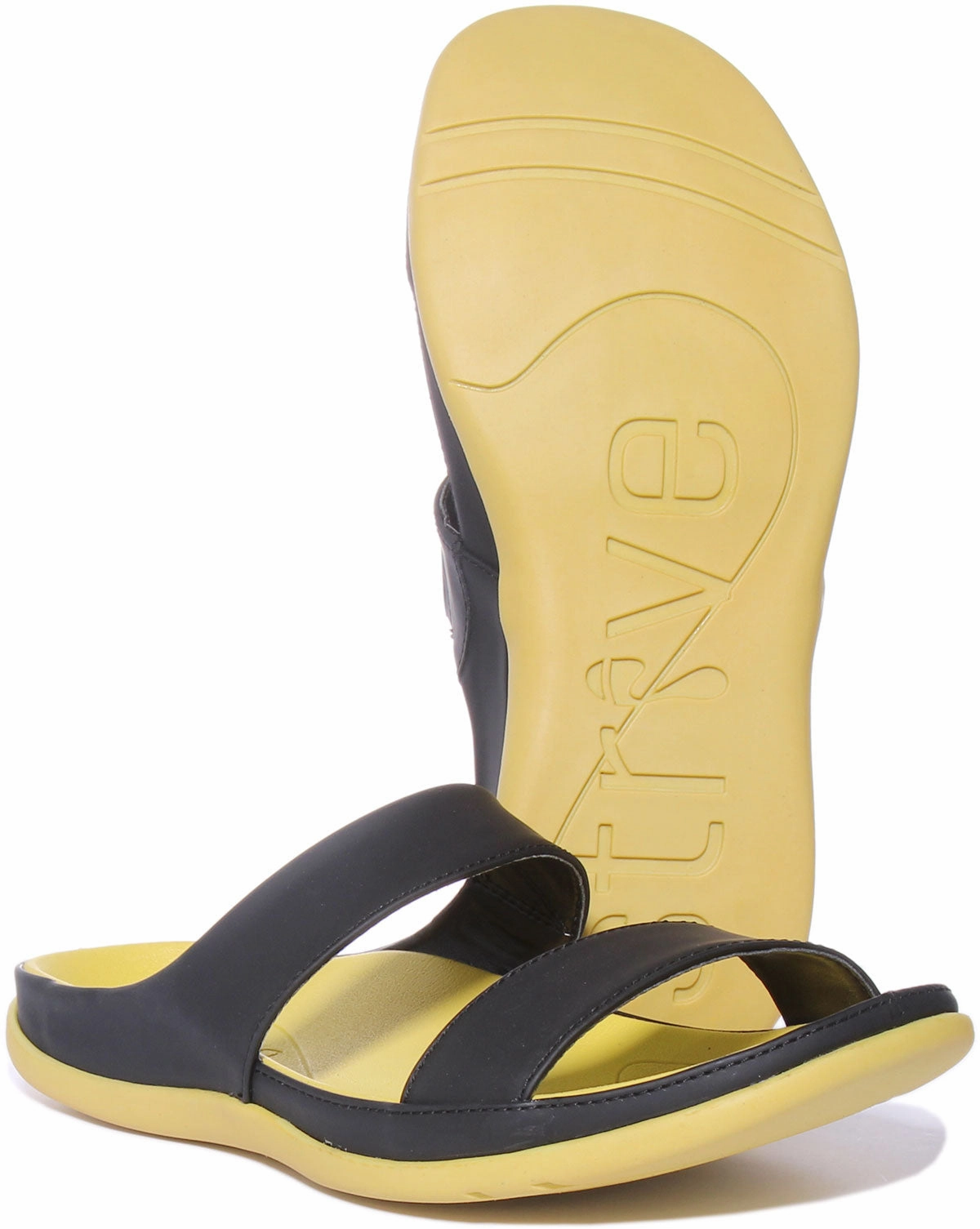 Outdoor Adventure Strive Chia In Black For Women