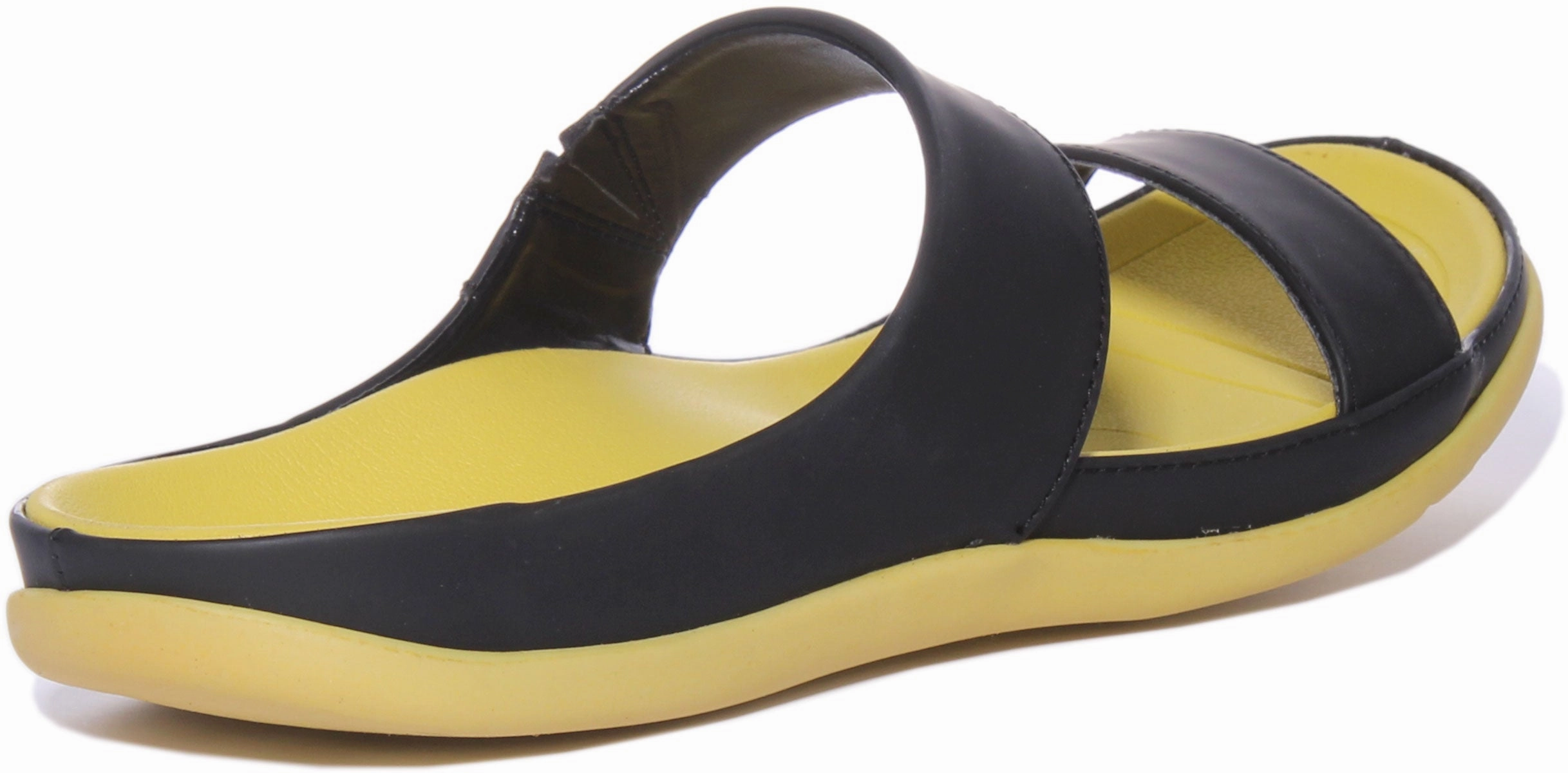 Outdoor Adventure Strive Chia In Black For Women