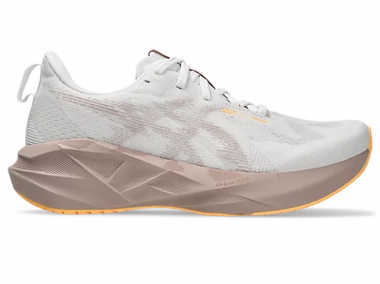 W Asics Novablast 5 White Fawn