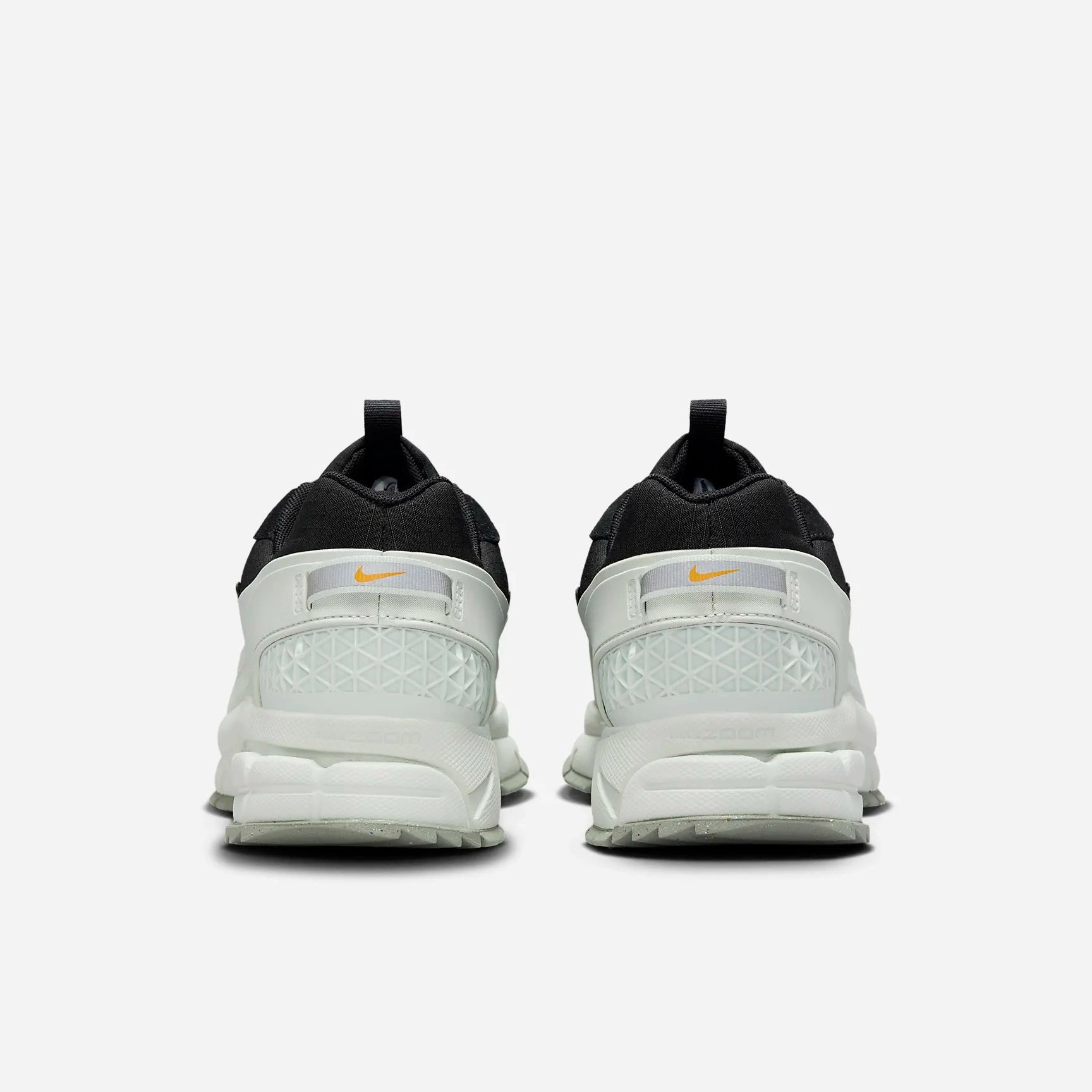 Stable Fit System NIKE - Zoom Vomero Roam - Black/Light Silver - Unisex [FV2295 001]