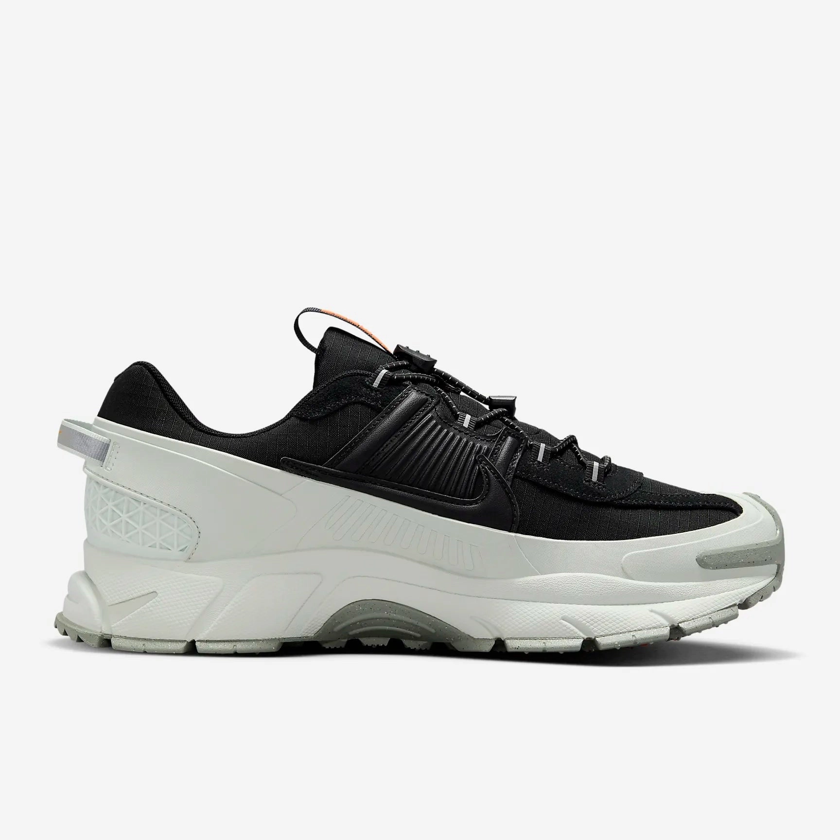 Stable Fit System NIKE - Zoom Vomero Roam - Black/Light Silver - Unisex [FV2295 001]