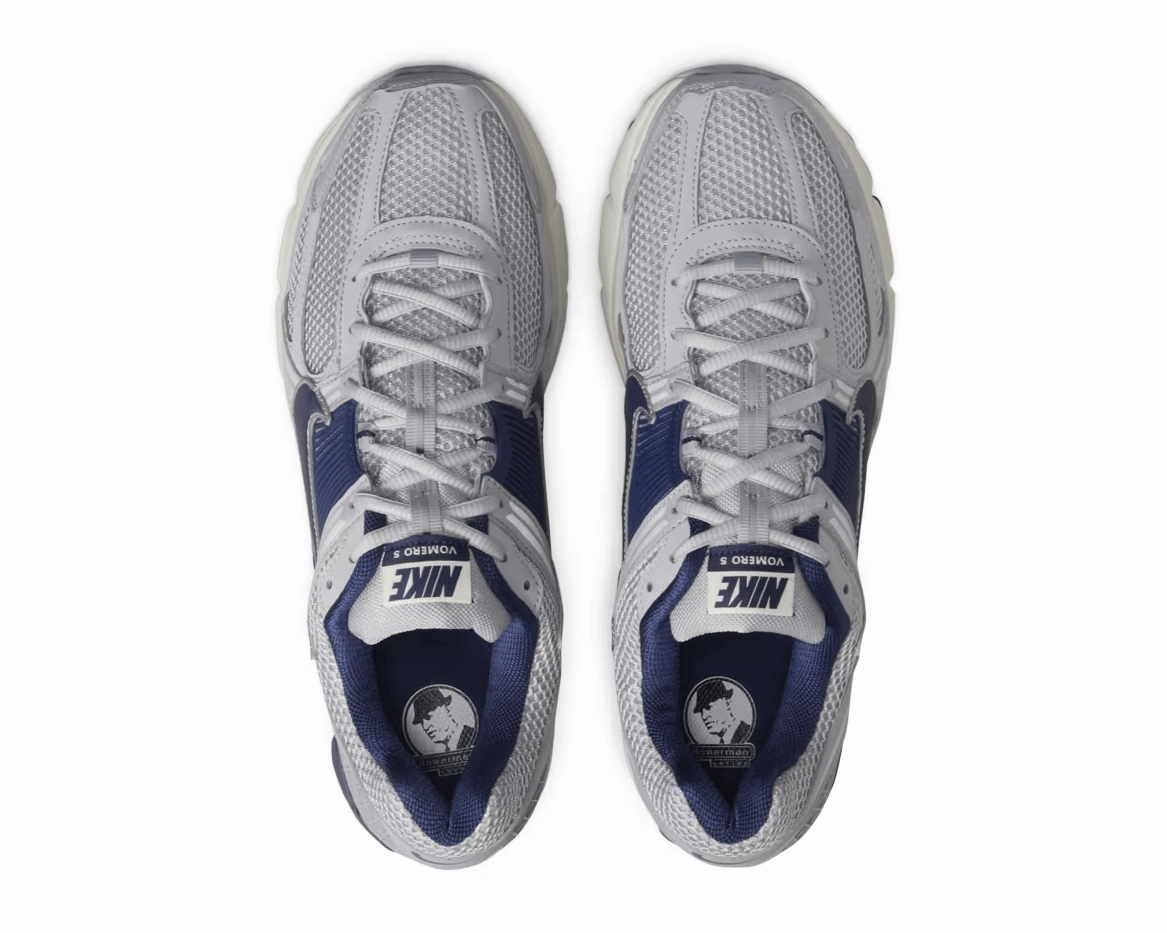 Supportive Footbed Design NIKE - Zoom Vomero 5 - Vast Grey/Blue Void - Unisex [FB9149 003]