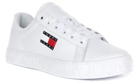 Engineered to follow the foot?M?? anatomical line Tommy Jeans Logo Outsole Sneaker In White For Women