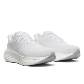 Reinforced eyelets prevent lace pressure points Heel drop encourages upright posture during drills Saucony Triumph 22 Men's White Trainers