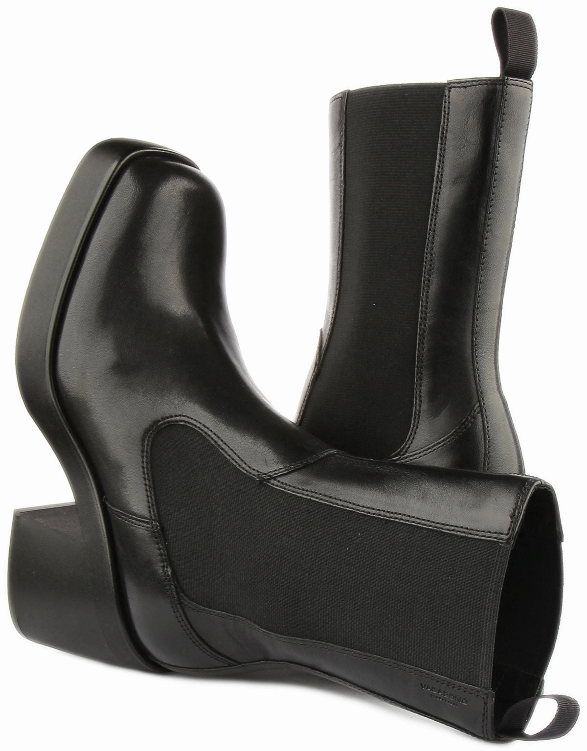 Vagabond Brooke Chelsea Boots In Black For Women Trail Shorts