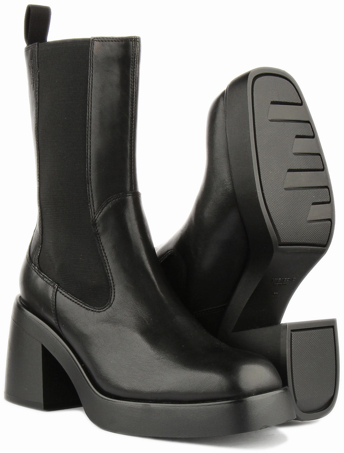 Vagabond Brooke Chelsea Boots In Black For Women Trail Shorts