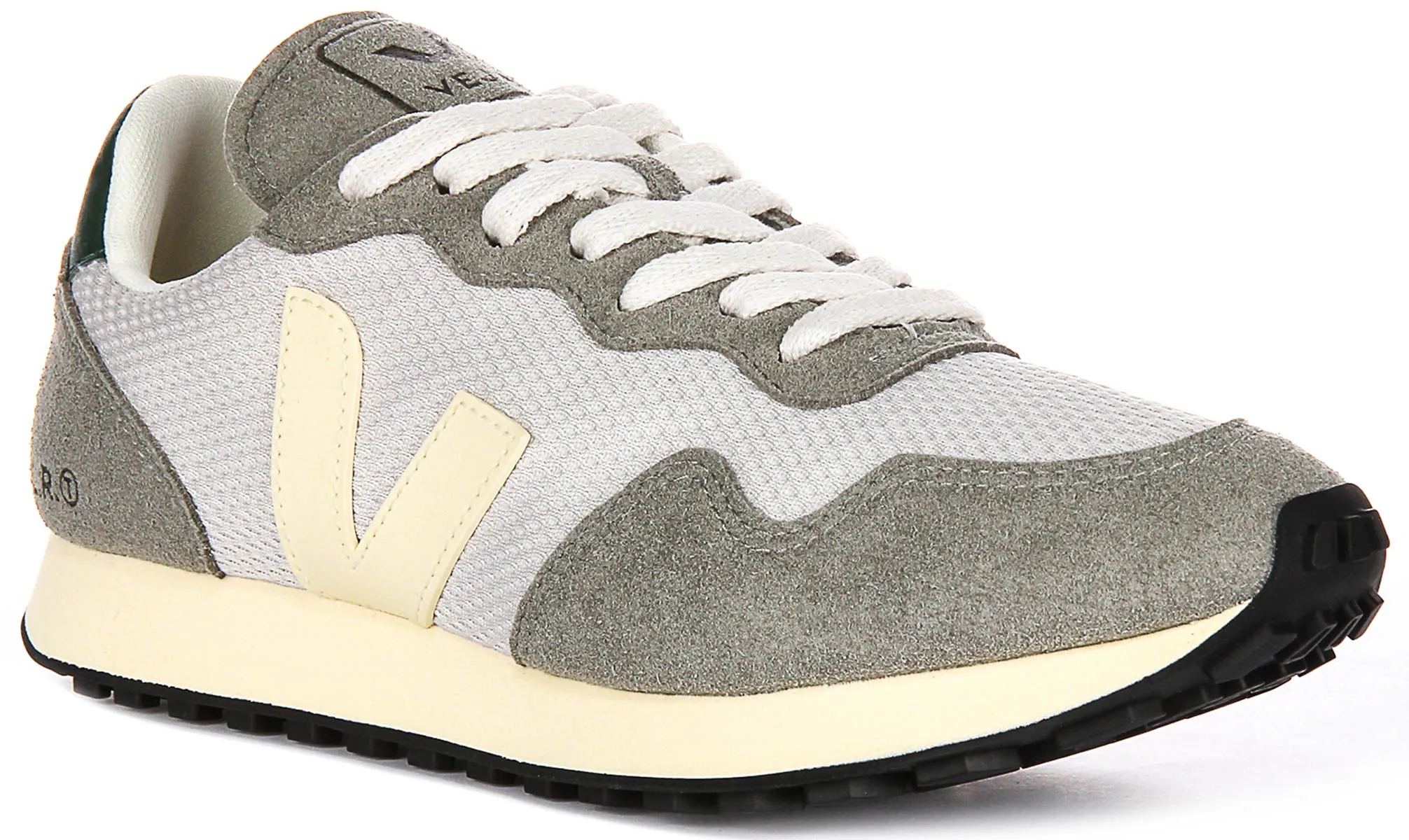 Urban Terrain Ventilation zones help maintain a cool interior climate Veja SDU Alveomesh In Light Grey For Men