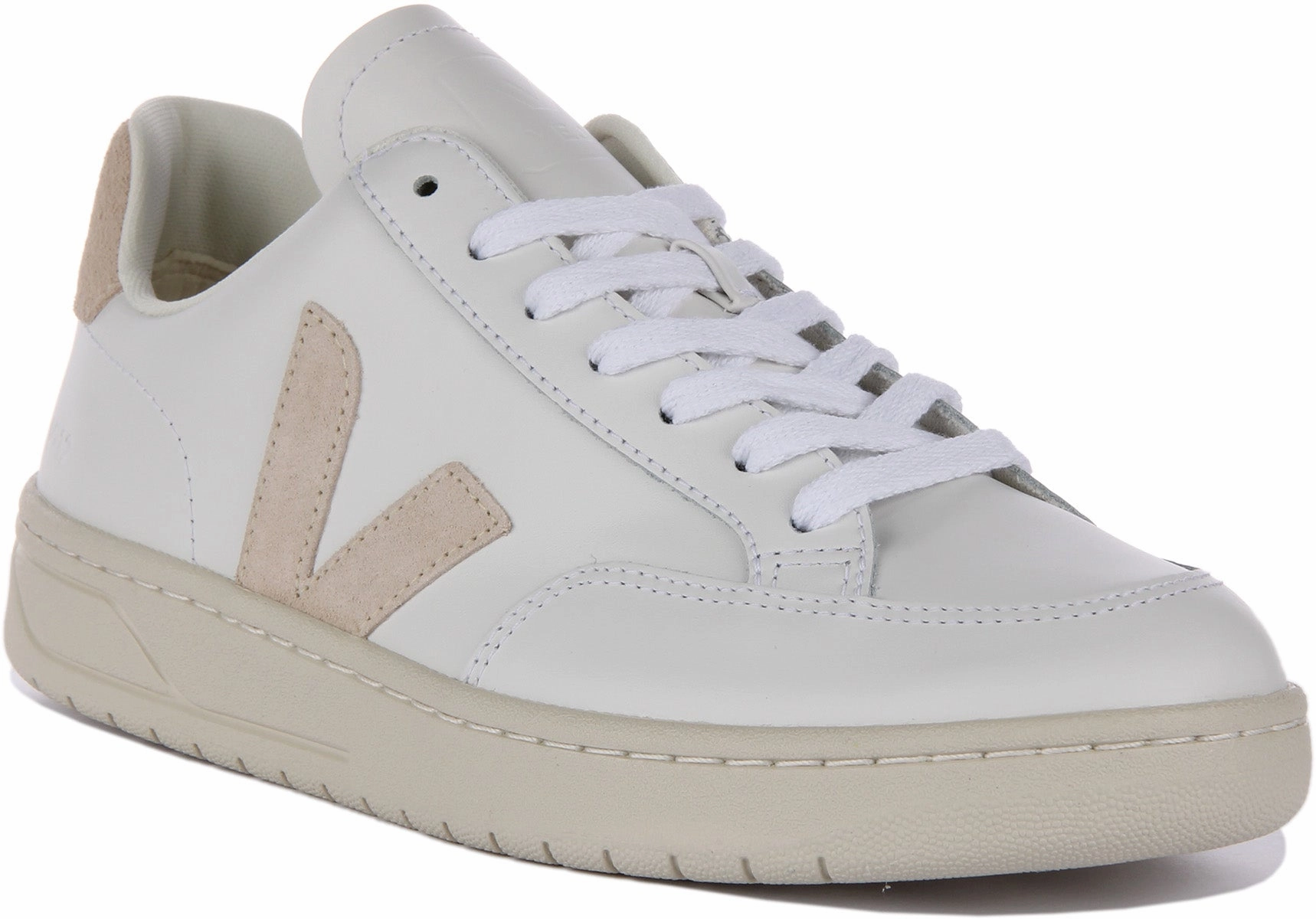 Designed to complement circuit training and HIIT Heel cushioning promotes balance during step-backs Veja V-12 Leather In White Beige For Women